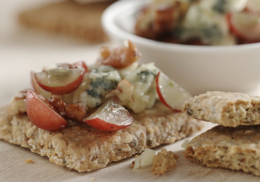 Blue Cheese Oatcakes With Pecans & Grapes